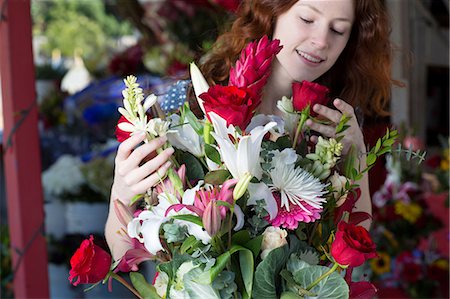 florist working - Florist arranging bouquet in shop Stock Photo - Premium Royalty-Free, Code: 614-06719188