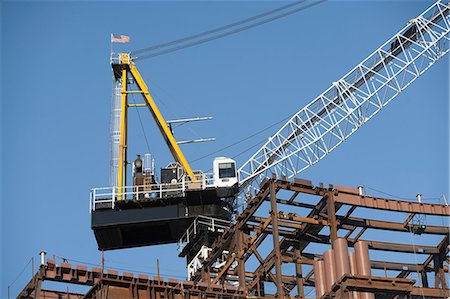 Crane over construction site Foto de stock - Sin royalties Premium, Código: 614-06719224