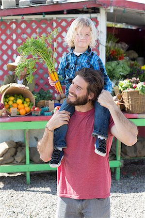 Father and son at farmer?s market Stockbilder - Premium RF Lizenzfrei, Bildnummer: 614-06719225