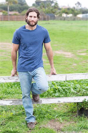 field, man - Man leaning on wooden fence Stock Photo - Premium Royalty-Free, Code: 614-06719237
