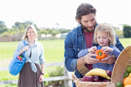 Family shopping at farmer's market Stock Photo - Premium Royalty-Free, Code: 614-06719243