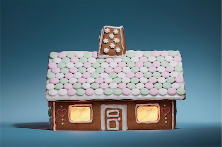 Decorated gingerbread house Stock Photo - Premium Royalty-Free, Code: 614-06719299