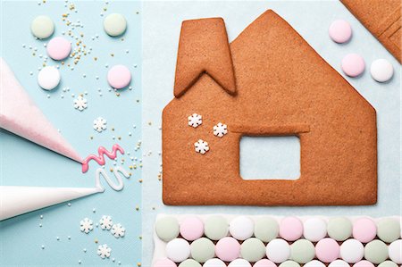 decorating - Gingerbread house components on table Stock Photo - Premium Royalty-Free, Code: 614-06719347