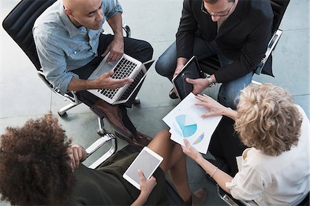 Business people talking in office Foto de stock - Sin royalties Premium, Código: 614-06719450