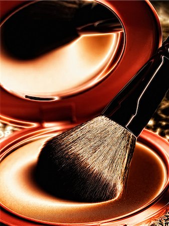 Close up of brush in makeup palette Foto de stock - Sin royalties Premium, Código: 614-06719530