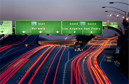 Blurred view of traffic on highway Fotografie stock - Premium Royalty-Free, Codice: 614-06719764