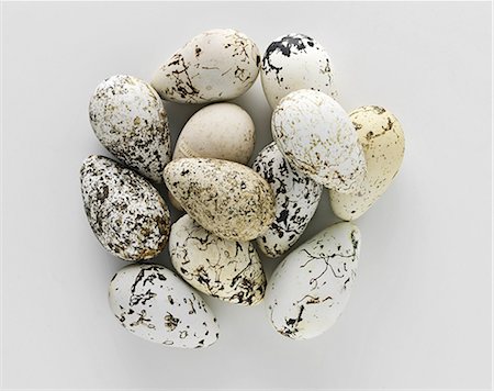 Pile of old speckled eggs Photographie de stock - Premium Libres de Droits, Code: 614-06719774