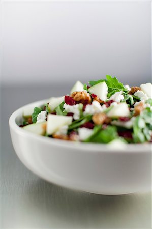 fruit bowls - Close up of bowl of chopped salad Photographie de stock - Premium Libres de Droits, Code: 614-06719864