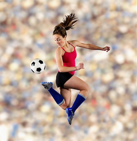 futbolista (mujer) - Soccer player kicking ball in air Foto de stock - Sin royalties Premium, Código: 614-06719875