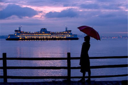 simsearch:614-06719908,k - Woman with umbrella admiring cruise ship Photographie de stock - Premium Libres de Droits, Code: 614-06719885