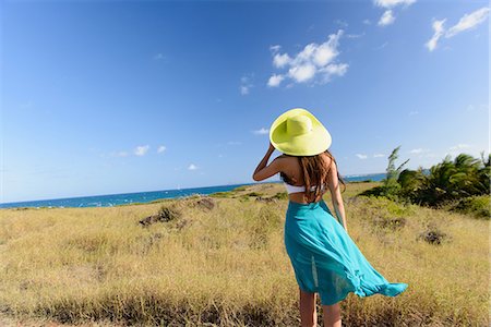 pareo - Woman admiring grassy beach Foto de stock - Sin royalties Premium, Código: 614-06719932