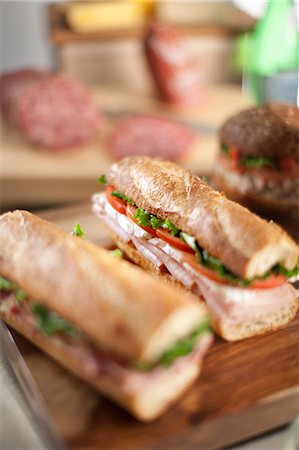 sandwich (food) - Sandwiches on cutting board Photographie de stock - Premium Libres de Droits, Code: 614-06720008