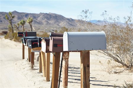 Mailboxes in dry rural landscape Foto de stock - Royalty Free Premium, Número: 614-06720001