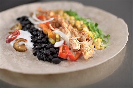 Tortilla with burrito ingredients Foto de stock - Sin royalties Premium, Código: 614-06720031