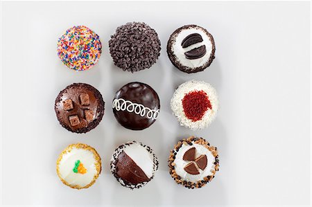 simsearch:614-06719721,k - Chocolate cupcakes arranged in grid Stock Photo - Premium Royalty-Free, Code: 614-06720047