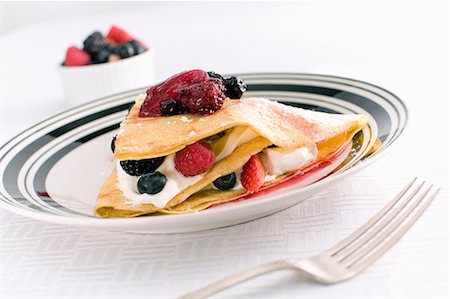 raspberry fruit not people - Plate of fruit and cream pie Stock Photo - Premium Royalty-Free, Code: 614-06720043