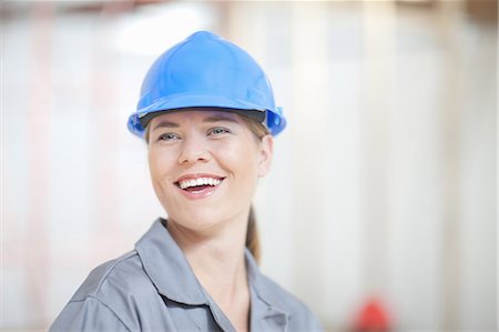 Female construction worker with blue hard hat Foto de stock - Sin royalties Premium, Código: 614-06814001