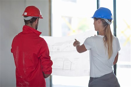 project development - Building contractor and project manager looking at blueprint Stock Photo - Premium Royalty-Free, Code: 614-06814028