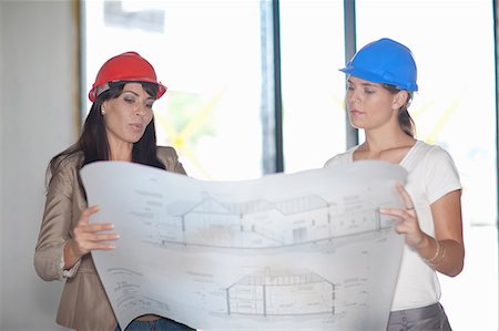 Architect and project manager looking at blueprint Foto de stock - Sin royalties Premium, Código: 614-06814029