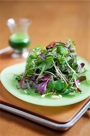 Fresh green salad Stockbilder - Premium RF Lizenzfrei, Bildnummer: 614-06814109