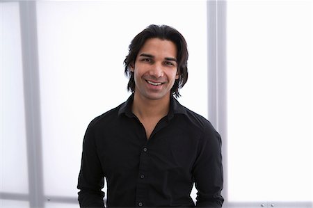 Young man in front of window, portrait Photographie de stock - Premium Libres de Droits, Code: 614-06814163