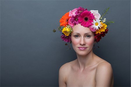 pretty smiling portrait - Young woman wearing garland of flowers on head Stock Photo - Premium Royalty-Free, Code: 614-06814182