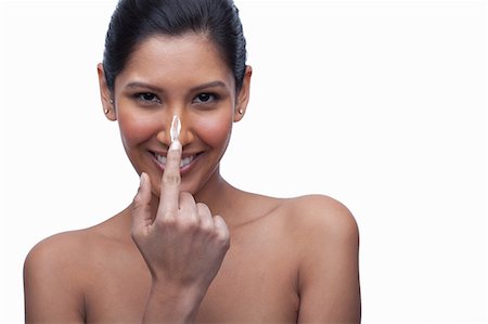 rostro - Young woman applying face cream Foto de stock - Sin royalties Premium, Código: 614-06814201