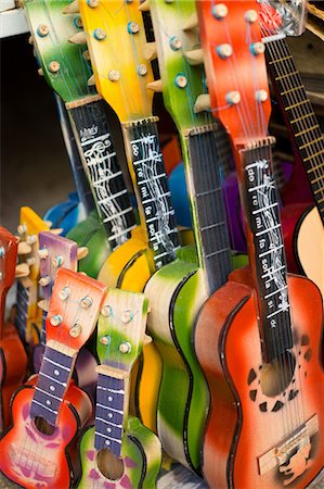 Colourful guitars for sale Fotografie stock - Premium Royalty-Free, Codice: 614-06813193