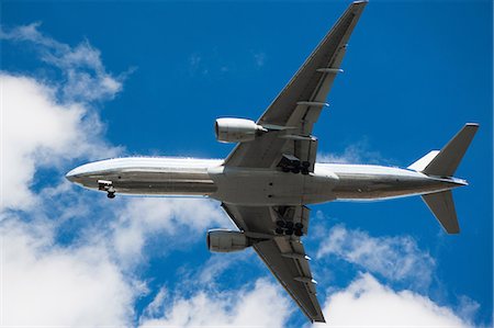 Aeroplane in blue sky Foto de stock - Sin royalties Premium, Código: 614-06813282