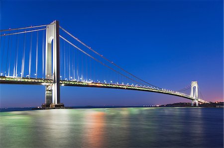 simsearch:614-06813376,k - Verrazano-narrows bridge after sunset, New York City, USA Foto de stock - Sin royalties Premium, Código: 614-06813298