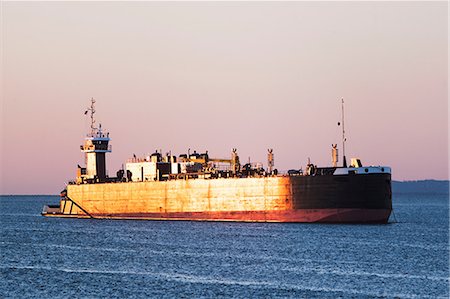 Oil tanker Fotografie stock - Premium Royalty-Free, Codice: 614-06813302