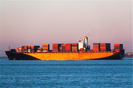 Container ship Fotografie stock - Premium Royalty-Free, Codice: 614-06813303