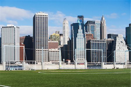 Soccer fields and Lower Manhattan skyline, New York City, USA Photographie de stock - Premium Libres de Droits, Code: 614-06813341