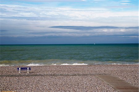 simsearch:614-03420184,k - Empty bench on shingle beach Stock Photo - Premium Royalty-Free, Code: 614-06813431