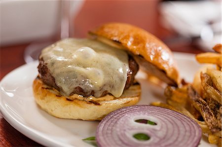 Cheese melted on burger Photographie de stock - Premium Libres de Droits, Code: 614-06813611