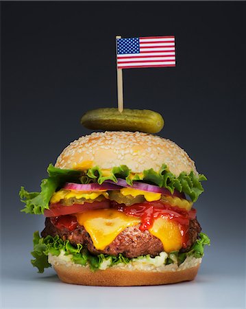drapeau américain - Burger with US flag Photographie de stock - Premium Libres de Droits, Code: 614-06813727