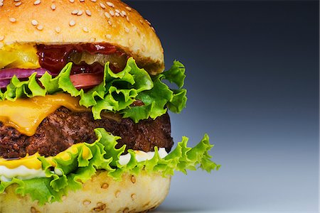 simsearch:614-06813728,k - Burger, cropped Foto de stock - Royalty Free Premium, Número: 614-06813730