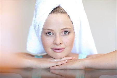 Young woman wearing towel on head with chin on hands Photographie de stock - Premium Libres de Droits, Code: 614-06813801