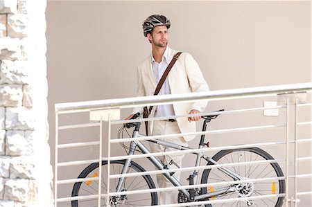 simsearch:614-02679479,k - Young man by railing with bicycle Foto de stock - Sin royalties Premium, Código: 614-06813824