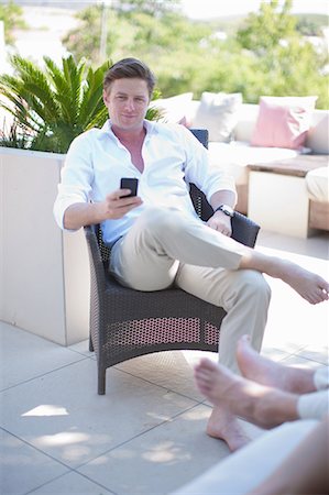 simsearch:614-06813977,k - Young man texting on smartphone Stock Photo - Premium Royalty-Free, Code: 614-06813979