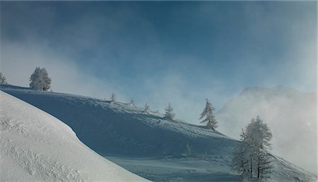 swiss alps winter - Snow on mountains with low cloud Stock Photo - Premium Royalty-Free, Code: 614-06895651