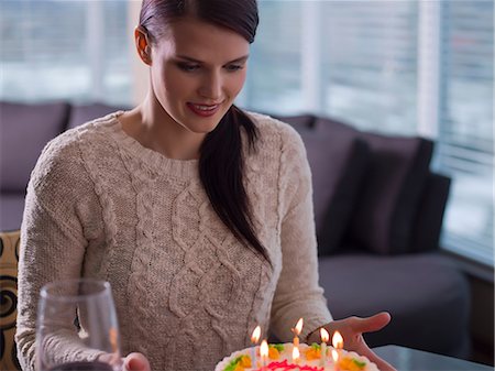 Young woman looking at birthday cake Stockbilder - Premium RF Lizenzfrei, Bildnummer: 614-06895869