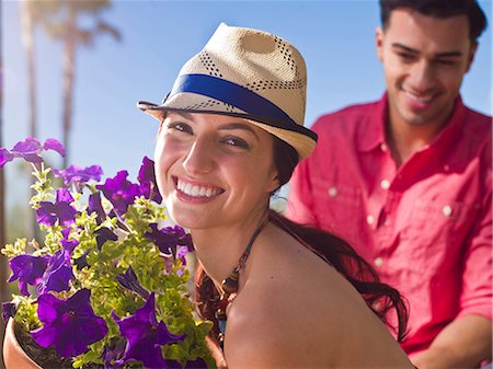 simsearch:614-06896003,k - Young woman wearing sun hat and holding purple flowers, portrait Stockbilder - Premium RF Lizenzfrei, Bildnummer: 614-06895986