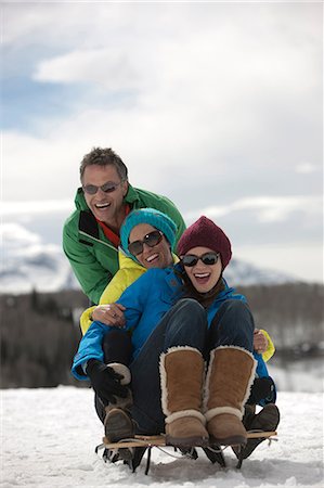 simsearch:614-06896003,k - Three friends sitting on sledge in snow Stockbilder - Premium RF Lizenzfrei, Bildnummer: 614-06896073