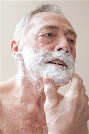 simsearch:693-07912164,k - Senior man applying shaving cream Stock Photo - Premium Royalty-Free, Code: 614-06896526