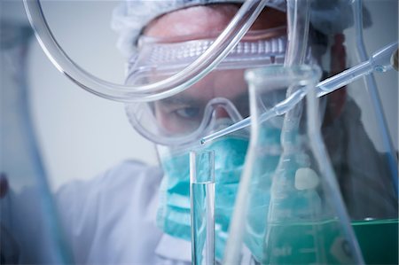 Scientist using pipette, close up Foto de stock - Sin royalties Premium, Código: 614-06896632