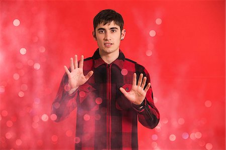 scintillant - Portrait of young man wearing checked shirt Photographie de stock - Premium Libres de Droits, Code: 614-06896905