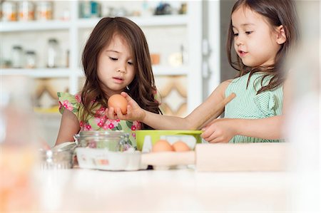 share - Two young sisters learning how to bake Stock Photo - Premium Royalty-Free, Code: 614-06896961