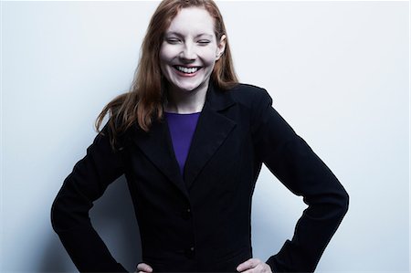 rostro - Studio portrait of young businesswoman smiling Foto de stock - Sin royalties Premium, Código: 614-06897249