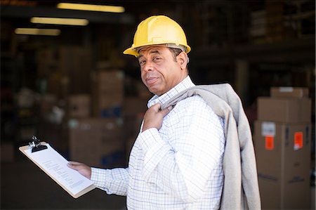 Portrait of man in warehouse with clipboard Stockbilder - Premium RF Lizenzfrei, Bildnummer: 614-06897348